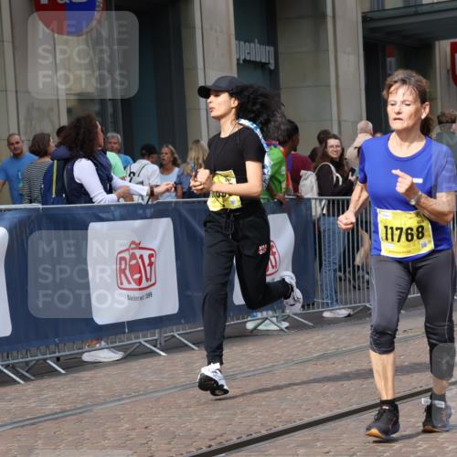 13.09.2026 - 21. swb-Marathon Bremen Strokosch-Dieckow http://msf.ph/oto/10354815 13.09.2026 11:15:56 Ziel 10242, 10665, 11026, 11081, 11139, 11181, 11200, 11264, 11385, 11448, 11573, 11768, 12057, 12151, 12306, 12539, 13508, 10474, 10572, 10900, 11217, 11307, 11549, 11613, 11778, 11897, 11940, 12046, 12137 meine-sportfotos.de