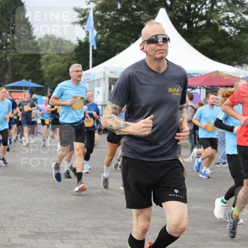13.09.2026 - Kiel Lauf Andreas Tolksdorf http://msf.ph/oto/10354844 13.09.2026 09:58:00 Kiellinie 8997, 9774 meine-sportfotos.de