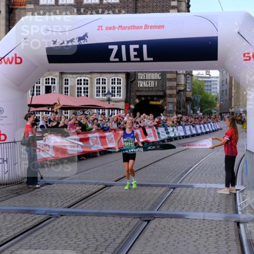13.09.2026 - 21. swb-Marathon Bremen Tim E. http://msf.ph/oto/10354981 13.09.2026 12:46:33 Ziel 103, 1352, 8044 meine-sportfotos.de