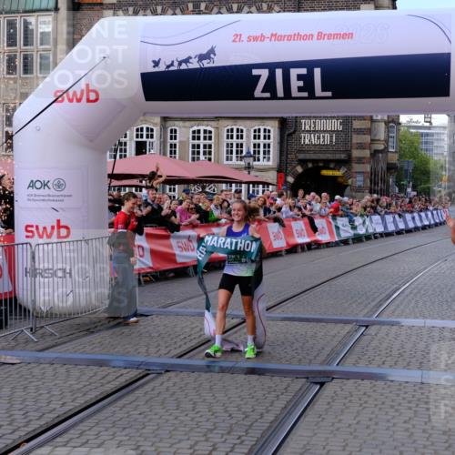 13.09.2026 - 21. swb-Marathon Bremen Tim E. http://msf.ph/oto/10355086 13.09.2026 12:46:35 Ziel 103, 1352, 8044 meine-sportfotos.de