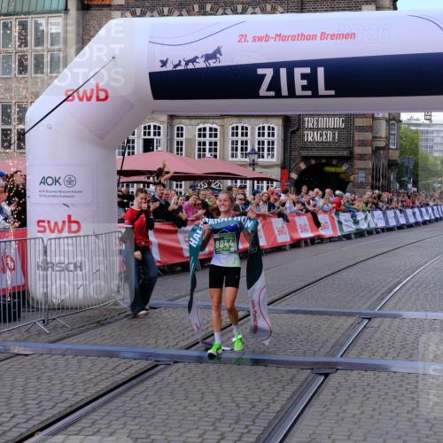 13.09.2026 - 21. swb-Marathon Bremen Tim E. http://msf.ph/oto/10355110 13.09.2026 12:46:35 Ziel 103, 1352, 8044 meine-sportfotos.de
