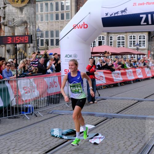 13.09.2026 - 21. swb-Marathon Bremen Tim E. http://msf.ph/oto/10355224 13.09.2026 12:46:38 Ziel 103, 1253, 1352, 1525, 8044 meine-sportfotos.de
