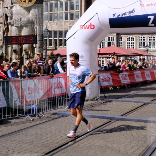 13.09.2026 - 21. swb-Marathon Bremen Tim E. http://msf.ph/oto/10355375 13.09.2026 12:47:01 Ziel 238, 574, 841, 1391 meine-sportfotos.de