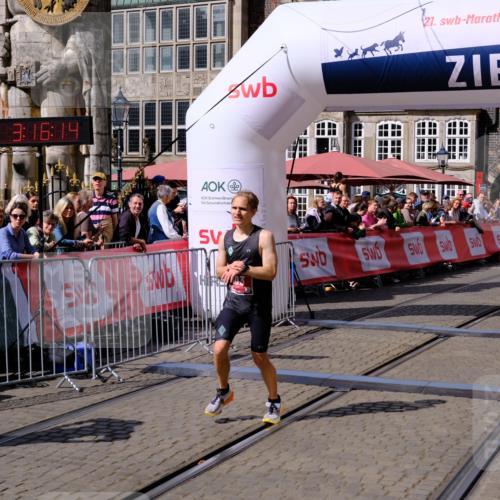 13.09.2026 - 21. swb-Marathon Bremen Tim E. http://msf.ph/oto/10355424 13.09.2026 12:47:03 Ziel 238, 574, 841, 1391 meine-sportfotos.de