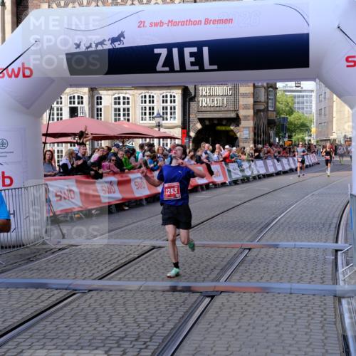 13.09.2026 - 21. swb-Marathon Bremen Tim E. http://msf.ph/oto/10355519 13.09.2026 12:47:19 Ziel 649, 7741 meine-sportfotos.de