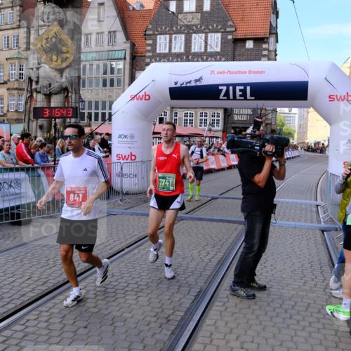 13.09.2026 - 21. swb-Marathon Bremen Tim E. http://msf.ph/oto/10355670 13.09.2026 12:47:32 Ziel 649, 7741 meine-sportfotos.de