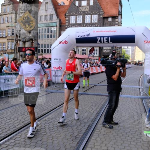 13.09.2026 - 21. swb-Marathon Bremen Tim E. http://msf.ph/oto/10355683 13.09.2026 12:47:32 Ziel 649, 7741 meine-sportfotos.de