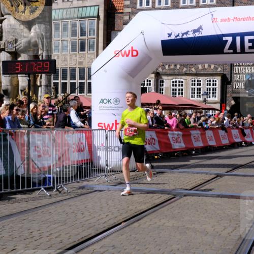 13.09.2026 - 21. swb-Marathon Bremen Tim E. http://msf.ph/oto/10355823 13.09.2026 12:48:18 Ziel 358, 447, 875 meine-sportfotos.de