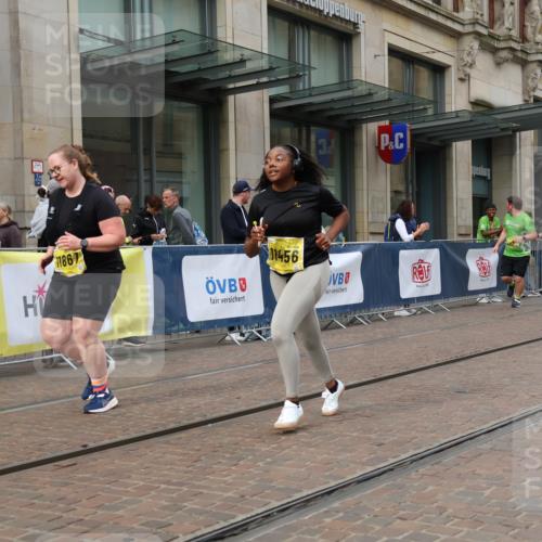 13.09.2026 - 21. swb-Marathon Bremen Strokosch-Dieckow http://msf.ph/oto/10355993 13.09.2026 11:16:44 Ziel 10295, 10335, 10999, 11355, 11456, 11461, 11653, 11672, 11867, 12089, 12101, 12287, 10242, 10679, 11274, 12102, 12158 meine-sportfotos.de