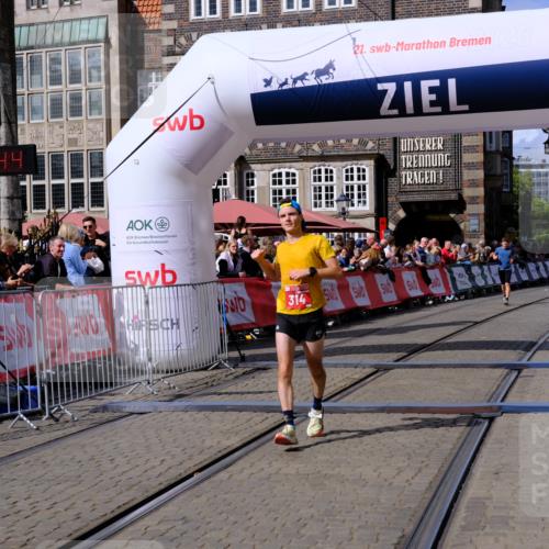 13.09.2026 - 21. swb-Marathon Bremen Tim E. http://msf.ph/oto/10356176 13.09.2026 12:49:33 Ziel  meine-sportfotos.de