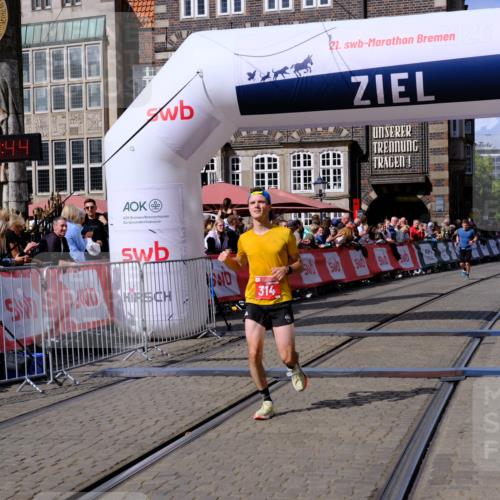 13.09.2026 - 21. swb-Marathon Bremen Tim E. http://msf.ph/oto/10356185 13.09.2026 12:49:33 Ziel  meine-sportfotos.de