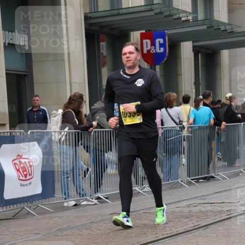 13.09.2026 - 21. swb-Marathon Bremen Strokosch-Dieckow http://msf.ph/oto/10356188 13.09.2026 11:16:50 Ziel 10295, 10335, 10773, 10779, 10999, 11355, 11461, 11495, 11653, 11672, 12101, 12287, 10679, 11456, 11867, 12089, 12102, 12158 meine-sportfotos.de