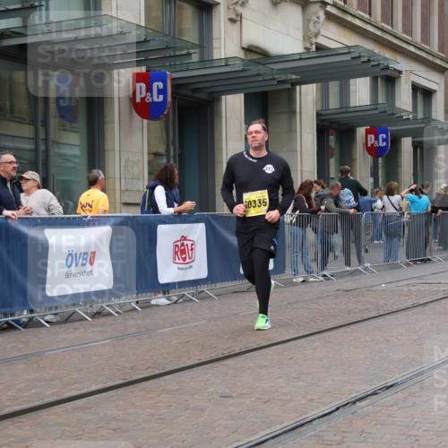 13.09.2026 - 21. swb-Marathon Bremen Strokosch-Dieckow http://msf.ph/oto/10356217 13.09.2026 11:16:52 Ziel 10295, 10335, 10773, 10779, 10999, 11355, 11461, 11495, 11653, 11672, 12101, 12287, 10679, 11456, 11867, 12089, 12102, 12158 meine-sportfotos.de