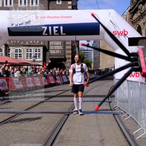 13.09.2026 - 21. swb-Marathon Bremen Tim E. http://msf.ph/oto/10356292 13.09.2026 12:49:49 Ziel 968, 1483 meine-sportfotos.de