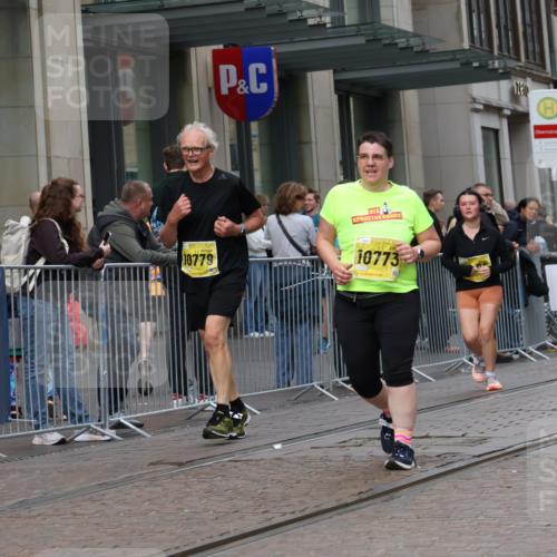 13.09.2026 - 21. swb-Marathon Bremen Strokosch-Dieckow http://msf.ph/oto/10356332 13.09.2026 11:17:00 Ziel 10335, 10472, 10773, 10779, 10979, 11355, 11495, 11672, 11709, 12101, 10295, 10679, 10999, 11456, 11461, 11653, 11867, 12089, 12287 meine-sportfotos.de