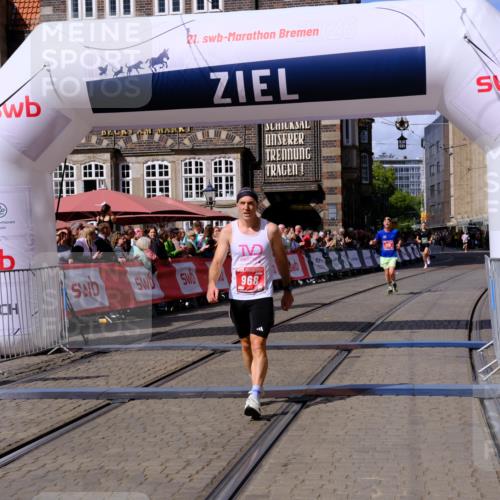 13.09.2026 - 21. swb-Marathon Bremen Tim E. http://msf.ph/oto/10356355 13.09.2026 12:50:29 Ziel 7692 meine-sportfotos.de