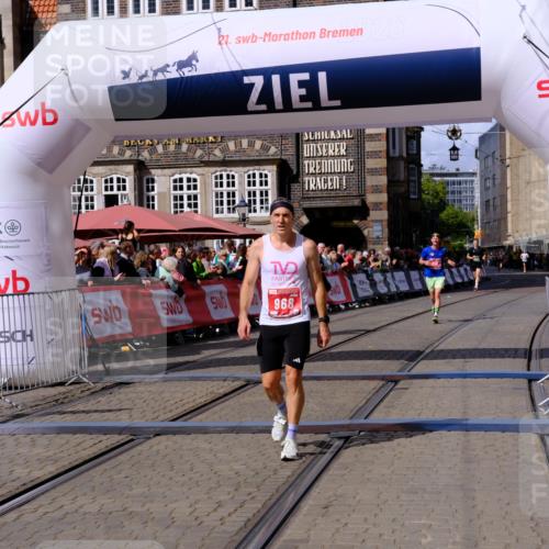 13.09.2026 - 21. swb-Marathon Bremen Tim E. http://msf.ph/oto/10356363 13.09.2026 12:50:29 Ziel 7692 meine-sportfotos.de