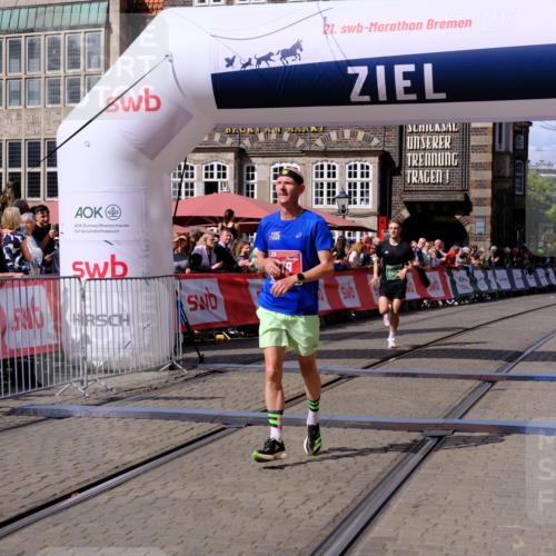 13.09.2026 - 21. swb-Marathon Bremen Tim E. http://msf.ph/oto/10356400 13.09.2026 12:50:34 Ziel 520, 4232, 7692 meine-sportfotos.de