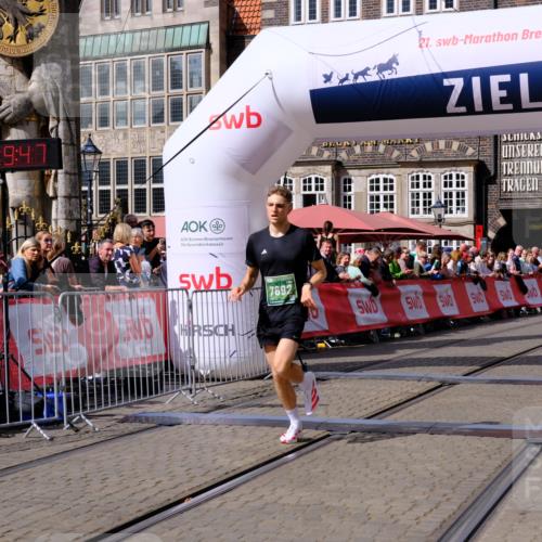 13.09.2026 - 21. swb-Marathon Bremen Tim E. http://msf.ph/oto/10356481 13.09.2026 12:50:36 Ziel 520, 4232, 7692 meine-sportfotos.de