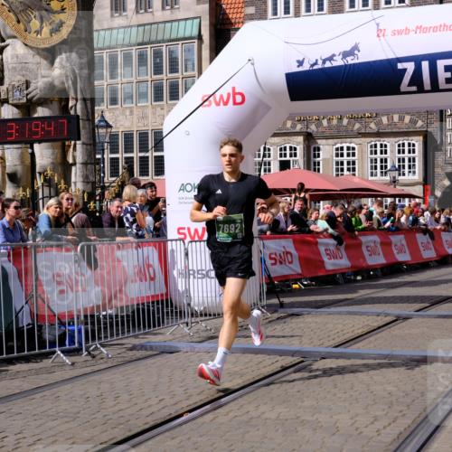 13.09.2026 - 21. swb-Marathon Bremen Tim E. http://msf.ph/oto/10356492 13.09.2026 12:50:36 Ziel 520, 4232, 7692 meine-sportfotos.de