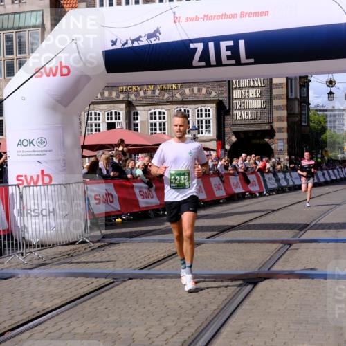 13.09.2026 - 21. swb-Marathon Bremen Tim E. http://msf.ph/oto/10356547 13.09.2026 12:50:45 Ziel 520, 4232, 8075 meine-sportfotos.de
