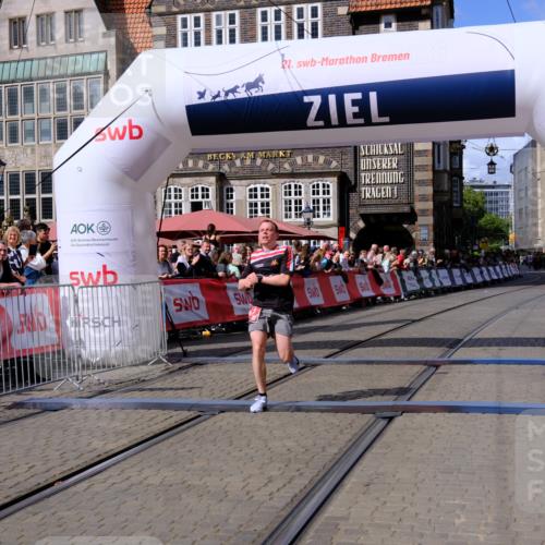 13.09.2026 - 21. swb-Marathon Bremen Tim E. http://msf.ph/oto/10356594 13.09.2026 12:50:48 Ziel 520, 4232, 8075 meine-sportfotos.de
