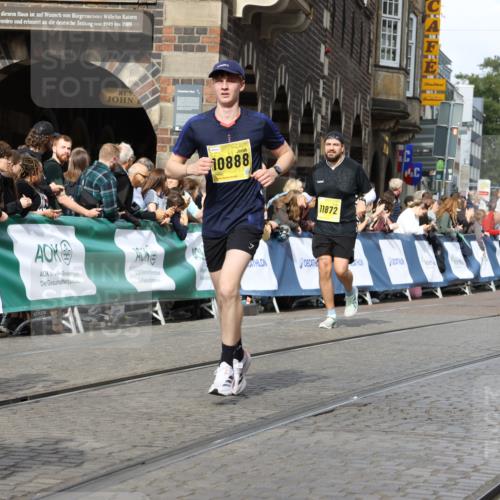 13.09.2026 - 21. swb-Marathon Bremen Strokosch-Dieckow http://msf.ph/oto/10356607 13.09.2026 10:56:53 Ziel 10240, 10356, 10372, 10540, 10675, 10721, 10824, 10844, 10936, 11064, 11069, 11256, 11317, 11349, 11407, 11474, 11601, 11795, 11844, 11855, 11871, 11911, 11996, 12543, 10157, 10408, 10772, 11000, 11079, 11328, 11946, 12032 meine-sportfotos.de