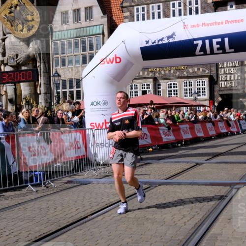 13.09.2026 - 21. swb-Marathon Bremen Tim E. http://msf.ph/oto/10356632 13.09.2026 12:50:49 Ziel 520, 4232, 8075 meine-sportfotos.de