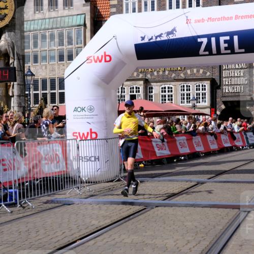 13.09.2026 - 21. swb-Marathon Bremen Tim E. http://msf.ph/oto/10356736 13.09.2026 12:51:32 Ziel 858, 1453, 3617, 13033 meine-sportfotos.de