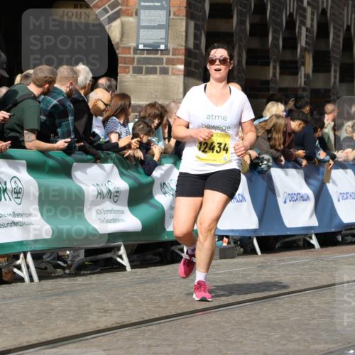 13.09.2026 - 21. swb-Marathon Bremen Strokosch-Dieckow http://msf.ph/oto/10356738 13.09.2026 10:56:57 Ziel 10240, 10356, 10372, 10486, 10540, 10675, 10721, 10771, 10824, 10888, 10936, 11064, 11069, 11349, 11407, 11474, 11601, 11844, 11855, 11871, 11911, 11996, 12543, 10157, 10408, 10578, 10700, 10772, 11236, 11292, 11484, 11667, 12032 meine-sportfotos.de