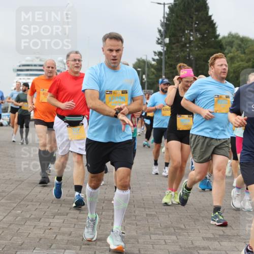 13.09.2026 - Kiel Lauf Andreas Tolksdorf http://msf.ph/oto/10356745 13.09.2026 09:59:20 Kiellinie 38, 409, 12839, 38, 8542 meine-sportfotos.de