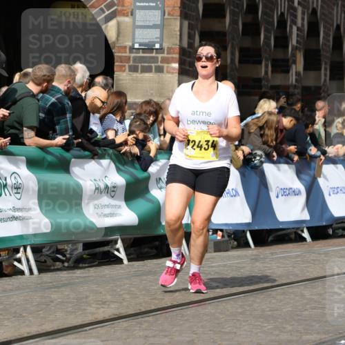 13.09.2026 - 21. swb-Marathon Bremen Strokosch-Dieckow http://msf.ph/oto/10356759 13.09.2026 10:56:57 Ziel 10240, 10356, 10372, 10486, 10540, 10675, 10721, 10771, 10824, 10888, 10936, 11064, 11069, 11349, 11407, 11474, 11601, 11844, 11855, 11871, 11911, 11996, 12543, 10157, 10408, 10578, 10700, 10772, 11236, 11292, 11484, 11667, 12032 meine-sportfotos.de