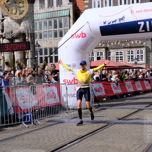 13.09.2026 - 21. swb-Marathon Bremen Tim E. http://msf.ph/oto/10356773 13.09.2026 12:51:33 Ziel 858, 1453, 3617, 13033 meine-sportfotos.de