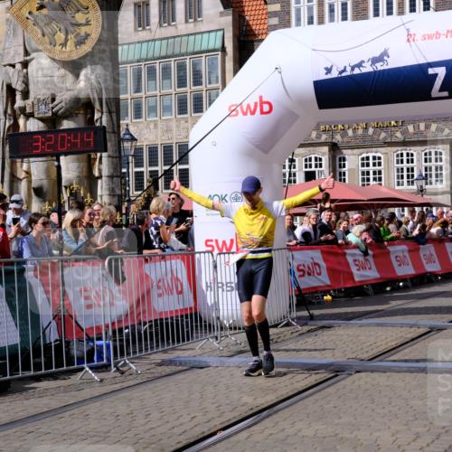 13.09.2026 - 21. swb-Marathon Bremen Tim E. http://msf.ph/oto/10356784 13.09.2026 12:51:33 Ziel 858, 1453, 3617, 13033 meine-sportfotos.de