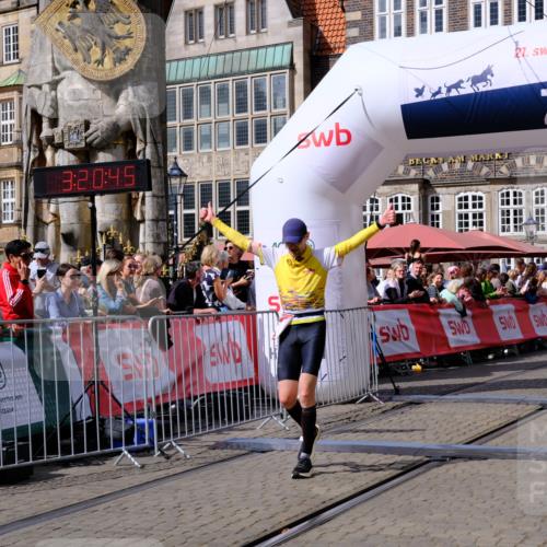 13.09.2026 - 21. swb-Marathon Bremen Tim E. http://msf.ph/oto/10356806 13.09.2026 12:51:34 Ziel 858, 1453, 3617, 13033 meine-sportfotos.de