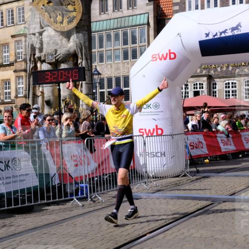 13.09.2026 - 21. swb-Marathon Bremen Tim E. http://msf.ph/oto/10356853 13.09.2026 12:51:34 Ziel 858, 1453, 3617, 13033 meine-sportfotos.de