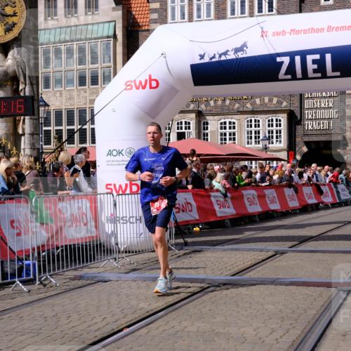 13.09.2026 - 21. swb-Marathon Bremen Tim E. http://msf.ph/oto/10357271 13.09.2026 12:52:05 Ziel 482, 943, 1126 meine-sportfotos.de