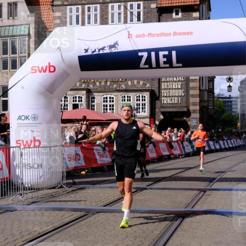 13.09.2026 - 21. swb-Marathon Bremen Tim E. http://msf.ph/oto/10357407 13.09.2026 12:52:36 Ziel 959, 1357, 1507 meine-sportfotos.de