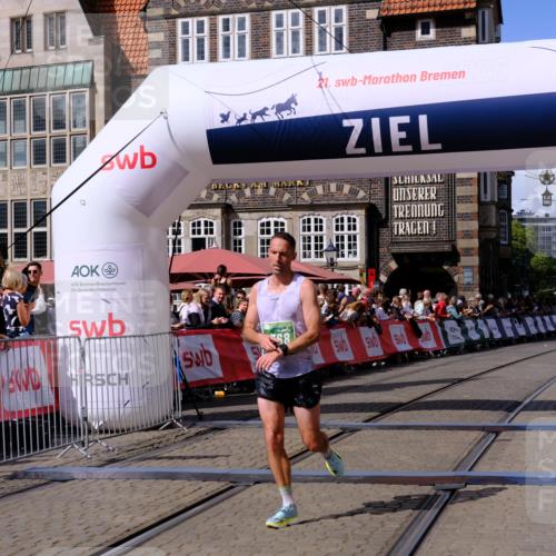13.09.2026 - 21. swb-Marathon Bremen Tim E. http://msf.ph/oto/10357636 13.09.2026 12:52:55 Ziel 525, 553, 7768, 8729 meine-sportfotos.de