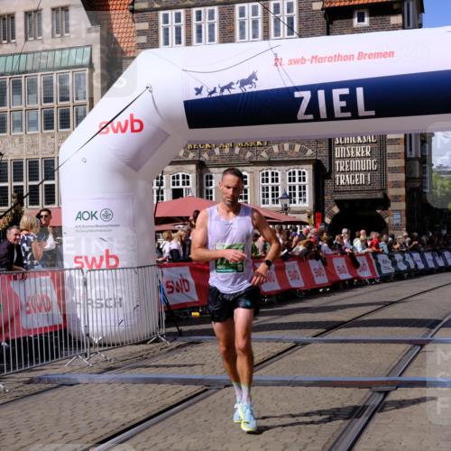 13.09.2026 - 21. swb-Marathon Bremen Tim E. http://msf.ph/oto/10357647 13.09.2026 12:52:55 Ziel 525, 553, 7768, 8729 meine-sportfotos.de