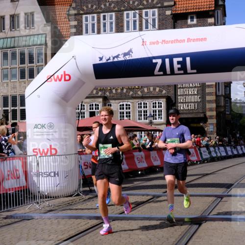 13.09.2026 - 21. swb-Marathon Bremen Tim E. http://msf.ph/oto/10358026 13.09.2026 12:53:20 Ziel 417, 2585, 7650, 8077, 9522 meine-sportfotos.de