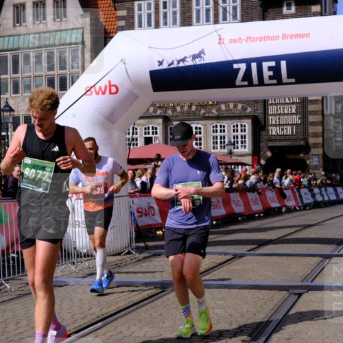 13.09.2026 - 21. swb-Marathon Bremen Tim E. http://msf.ph/oto/10358077 13.09.2026 12:53:21 Ziel 417, 2585, 7650, 8077, 9522 meine-sportfotos.de