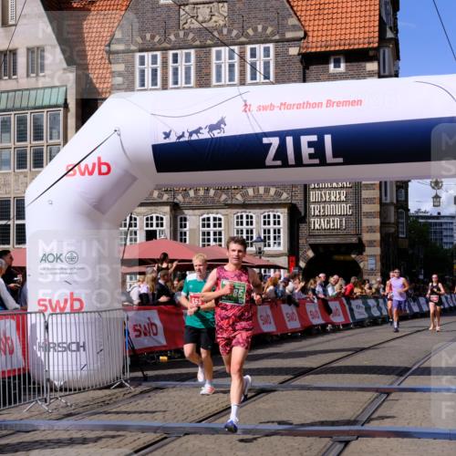 13.09.2026 - 21. swb-Marathon Bremen Tim E. http://msf.ph/oto/10358123 13.09.2026 12:53:34 Ziel 2585, 2670, 7650, 8081 meine-sportfotos.de