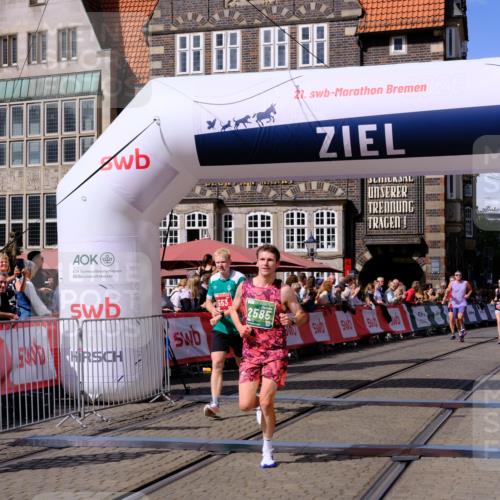 13.09.2026 - 21. swb-Marathon Bremen Tim E. http://msf.ph/oto/10358133 13.09.2026 12:53:34 Ziel 2585, 2670, 7650, 8081 meine-sportfotos.de