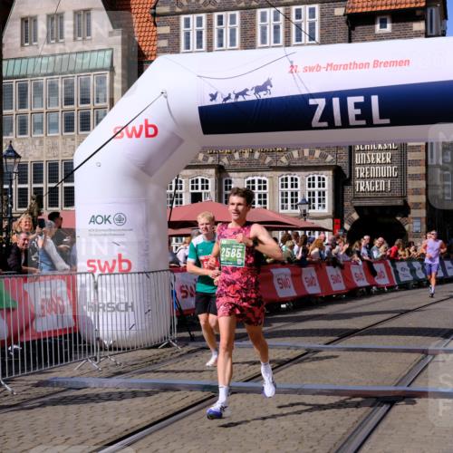 13.09.2026 - 21. swb-Marathon Bremen Tim E. http://msf.ph/oto/10358139 13.09.2026 12:53:34 Ziel 2585, 2670, 7650, 8081 meine-sportfotos.de
