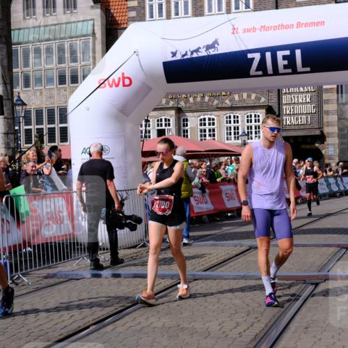 13.09.2026 - 21. swb-Marathon Bremen Tim E. http://msf.ph/oto/10358270 13.09.2026 12:53:40 Ziel 2352, 2585, 2670, 3080, 8081 meine-sportfotos.de