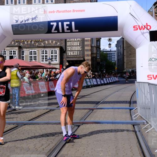 13.09.2026 - 21. swb-Marathon Bremen Tim E. http://msf.ph/oto/10358278 13.09.2026 12:53:41 Ziel 2352, 2670, 3080, 8081 meine-sportfotos.de