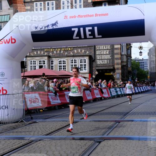 13.09.2026 - 21. swb-Marathon Bremen Tim E. http://msf.ph/oto/10358287 13.09.2026 12:53:50 Ziel 1089, 1168, 1606, 2352, 3080, 3606 meine-sportfotos.de