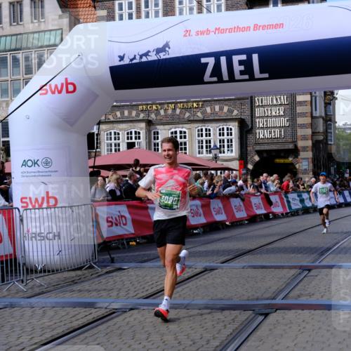 13.09.2026 - 21. swb-Marathon Bremen Tim E. http://msf.ph/oto/10358306 13.09.2026 12:53:50 Ziel 1089, 1168, 1606, 2352, 3080, 3606 meine-sportfotos.de