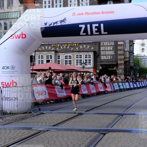 13.09.2026 - 21. swb-Marathon Bremen Tim E. http://msf.ph/oto/10358513 13.09.2026 12:54:15 Ziel 5160, 6112, 13212 meine-sportfotos.de